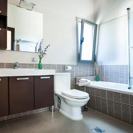 Вилла Skala Sleeps 6 Pool Wifi *