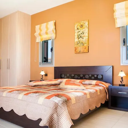 Вилла Skala Sleeps 6 Pool Wifi *