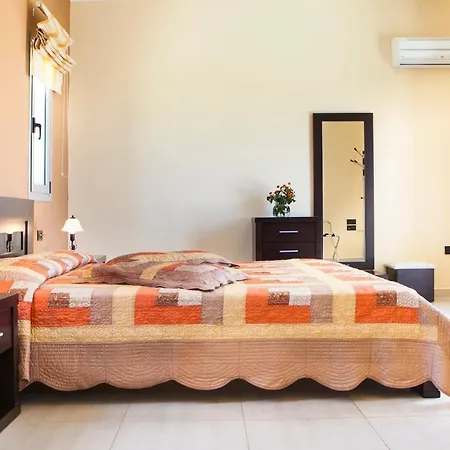 Skala Sleeps 6 Pool Wifi Вилла