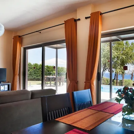 Skala Sleeps 6 Pool Wifi Вилла